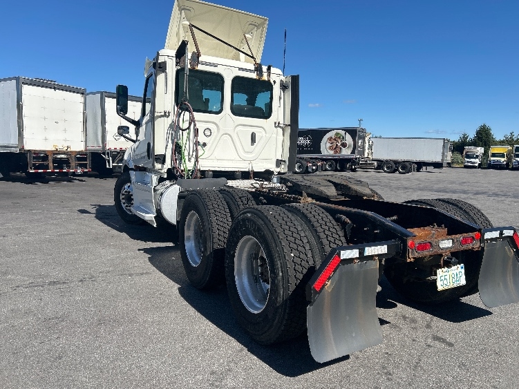 2019 Freightliner Cascadia in Braintree, MA — photo 5