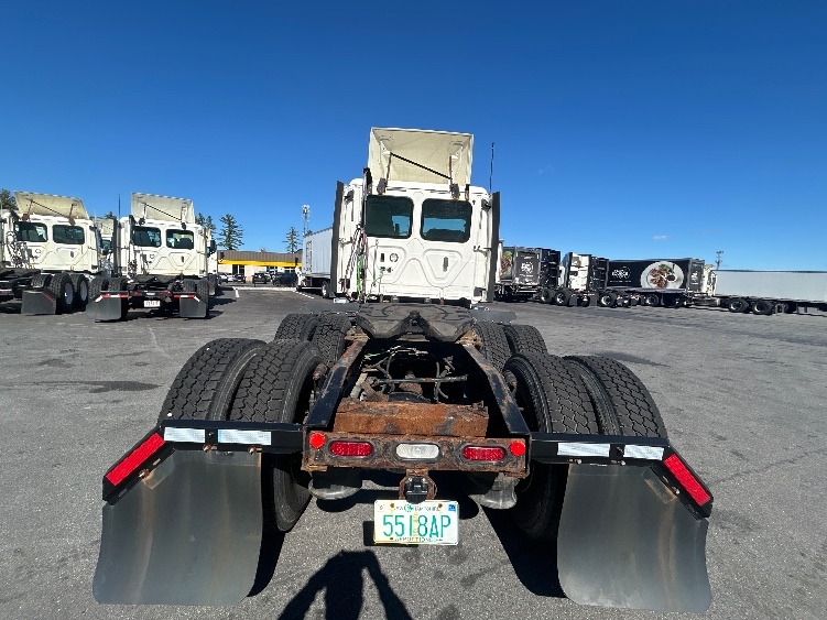 2019 Freightliner Cascadia in Braintree, MA — photo 6