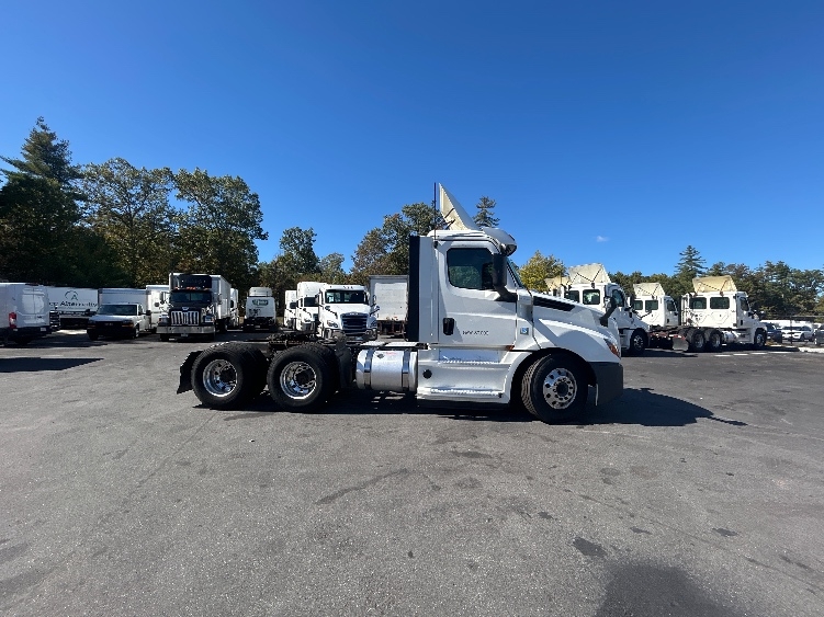 2019 Freightliner Cascadia in Braintree, MA — photo 8