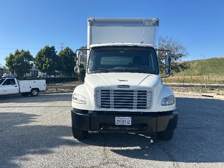 2019 Freightliner M2 106 in Torrance, CA — photo 2