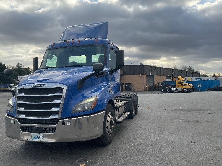 2019 Freightliner Cascadia in Capitol Heights, MD — photo 3