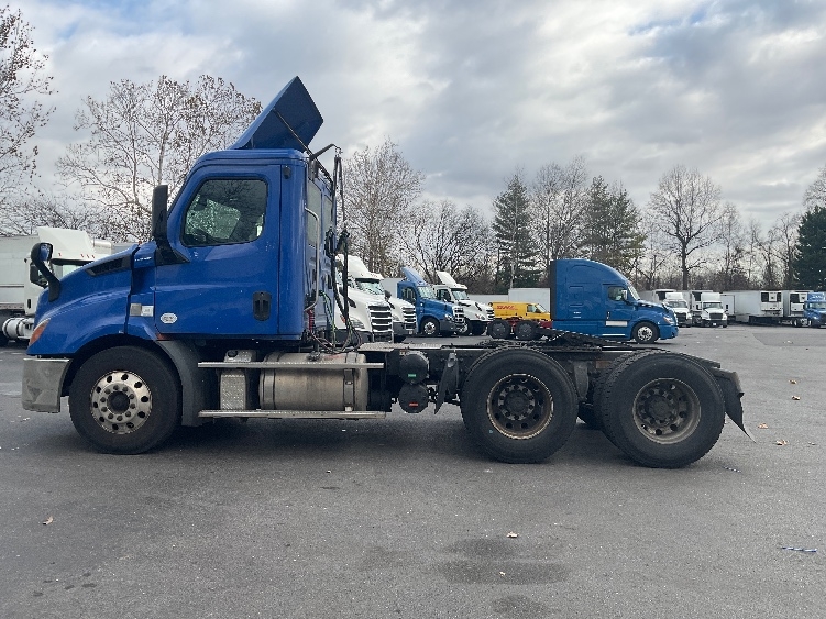 2019 Freightliner Cascadia in Capitol Heights, MD — photo 4