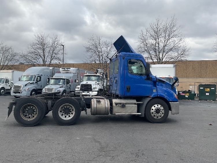 2019 Freightliner Cascadia in Capitol Heights, MD — photo 8