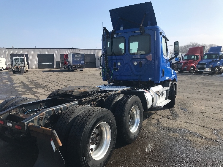 2019 Freightliner Cascadia in Fredonia, NY — photo 7