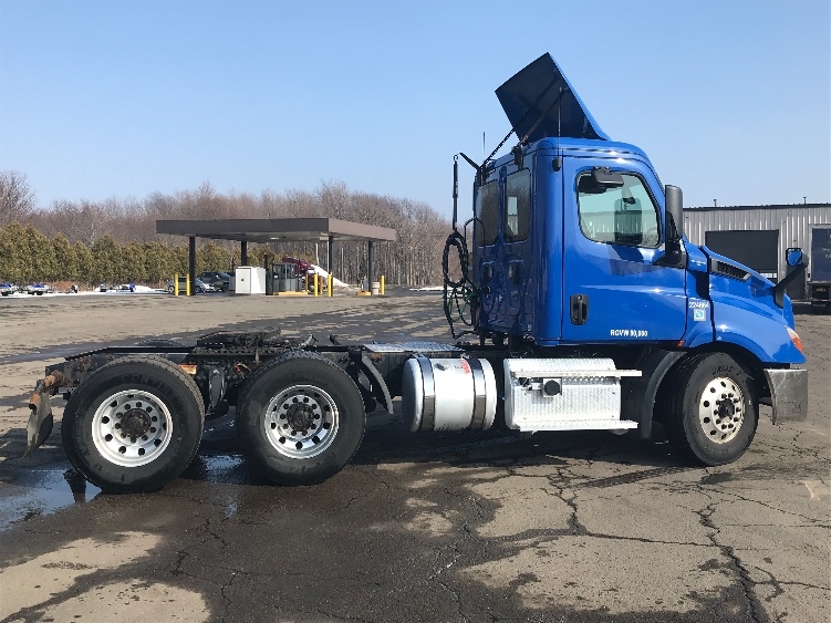 2019 Freightliner Cascadia in Fredonia, NY — photo 8