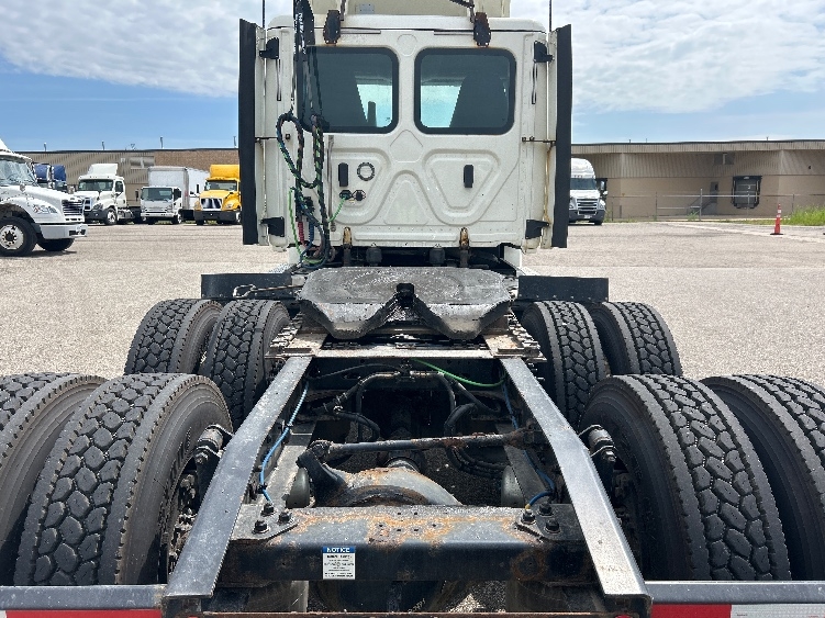 2019 Freightliner Cascadia in Lansing, MI — photo 6