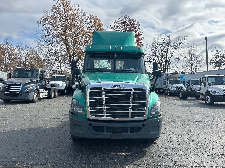 2019 Freightliner Cascadia in Charlotte, NC — photo 2
