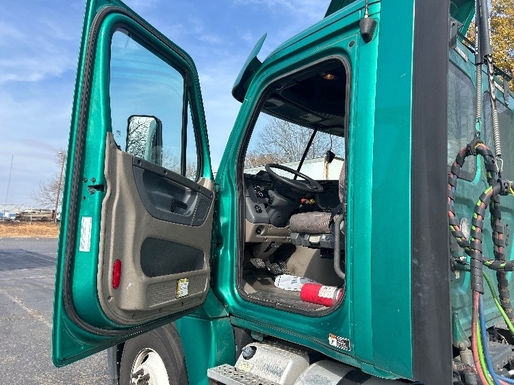 2019 Freightliner Cascadia in Charlotte, NC — photo 9