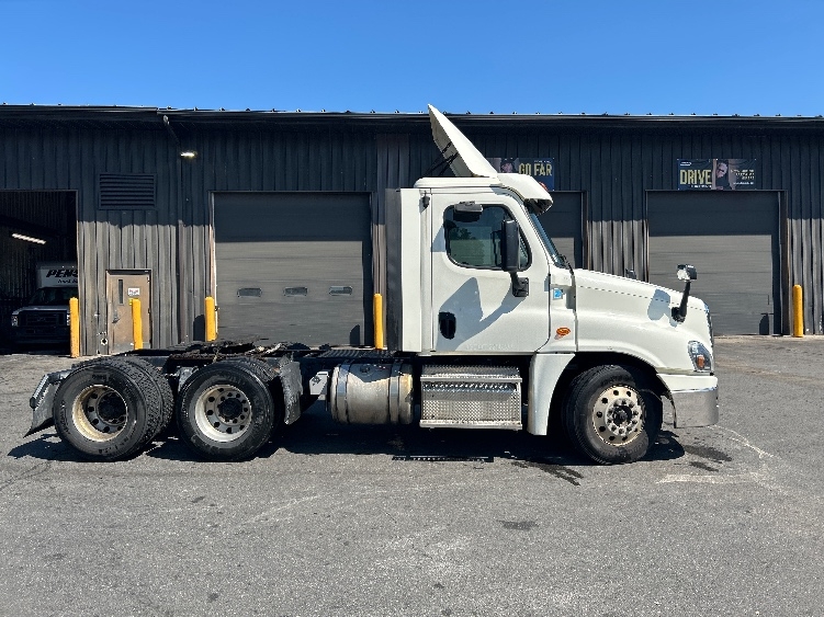 2019 Freightliner Cascadia in Albany, NY — photo 8