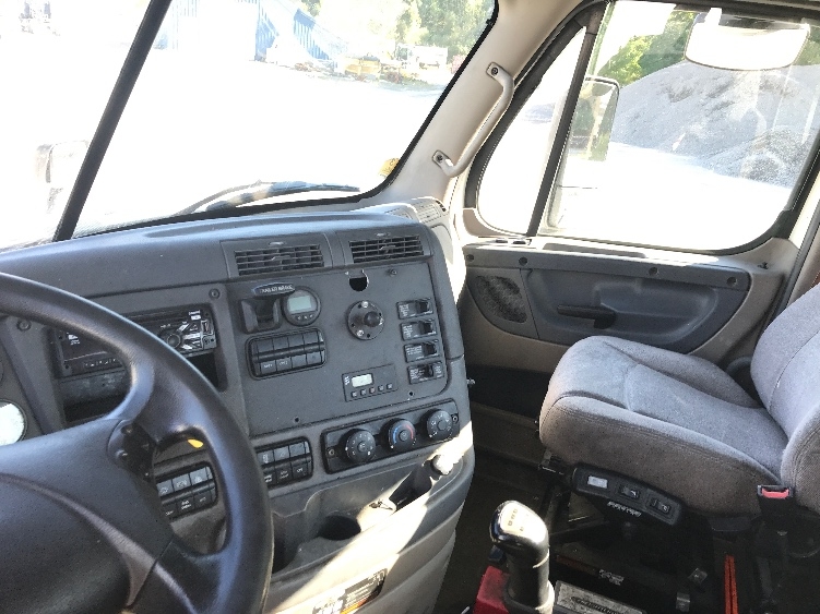 2019 Freightliner Cascadia in Whitesboro, NY — photo 10