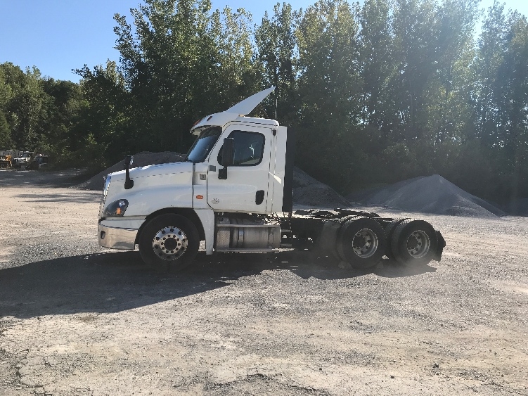 2019 Freightliner Cascadia in Whitesboro, NY — photo 4