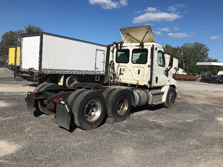 2019 Freightliner Cascadia in Whitesboro, NY — photo 7