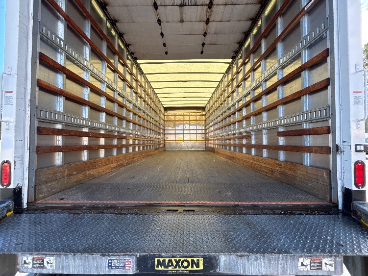 2019 Hino 268 in Kent, WA — photo 10