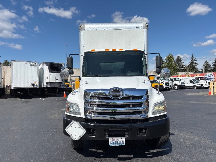 2019 Hino 268 in Kent, WA — photo 2