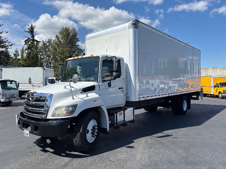 2019 Hino 268 in Kent, WA — photo 3