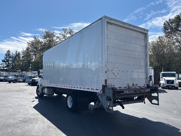 2019 Hino 268 in Kent, WA — photo 6