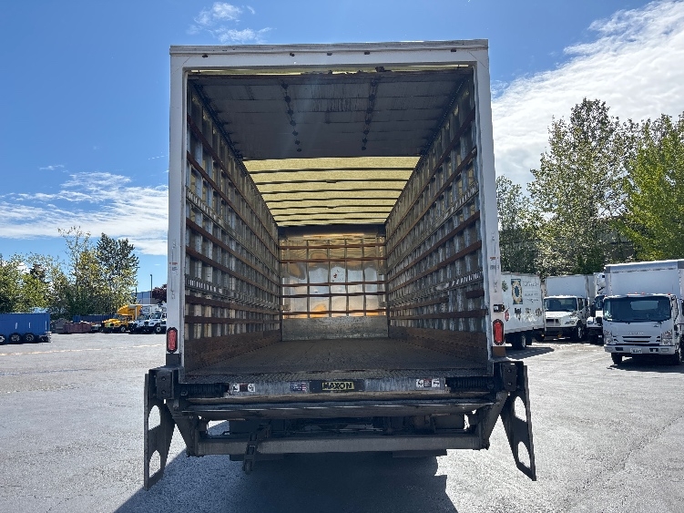 2019 Hino 268 in Kent, WA — photo 8