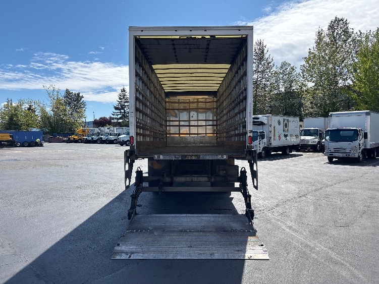 2019 Hino 268 in Kent, WA — photo 9