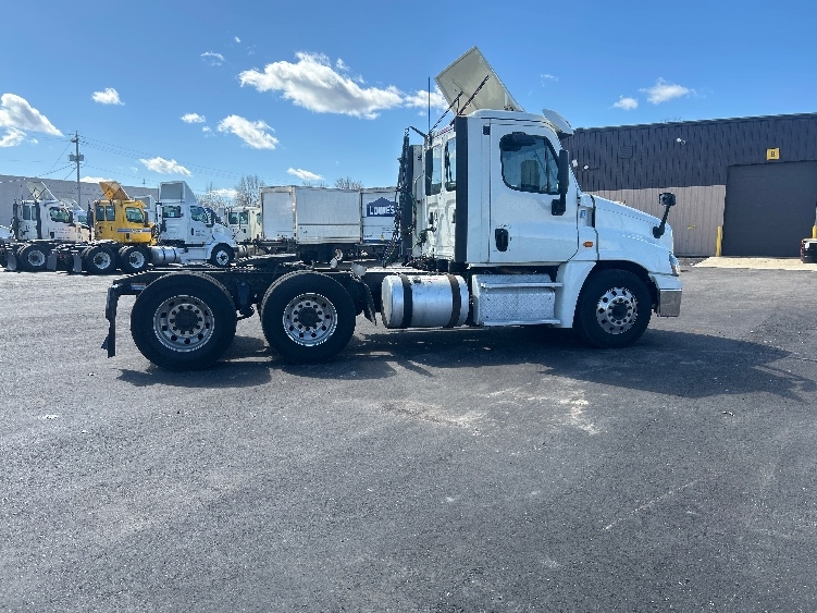 2019 Freightliner Cascadia in Twinsburg, OH — photo 8