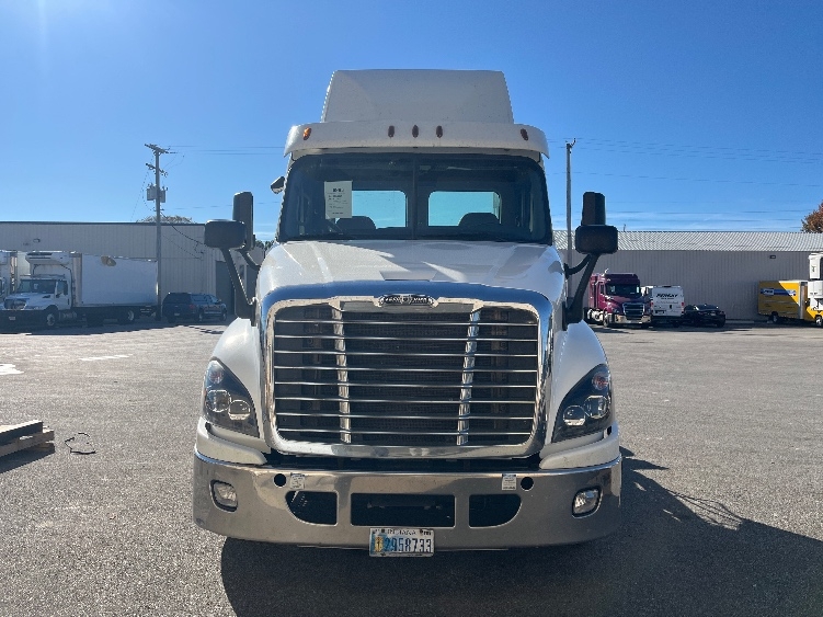 2019 Freightliner Cascadia in Piqua, OH — photo 2