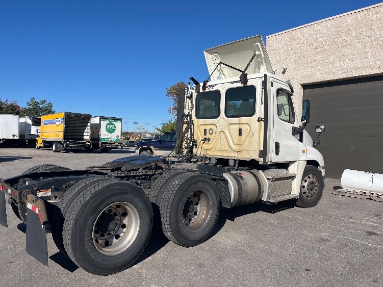 2019 Freightliner Cascadia in Piqua, OH — photo 6