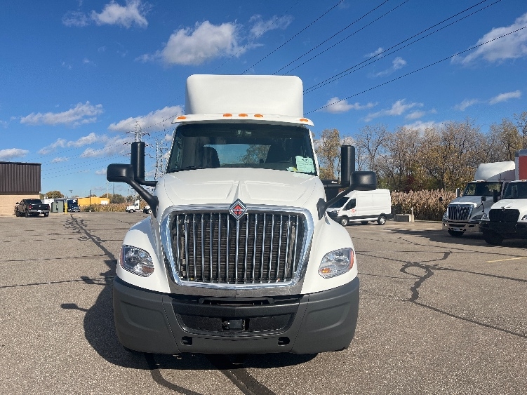 2019 International LT in Warren, MI — photo 2