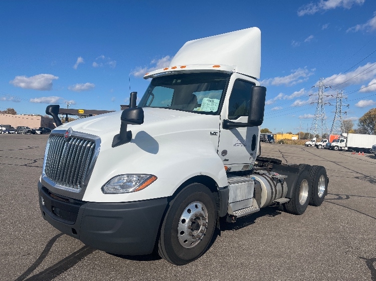 2019 International LT in Warren, MI — photo 3