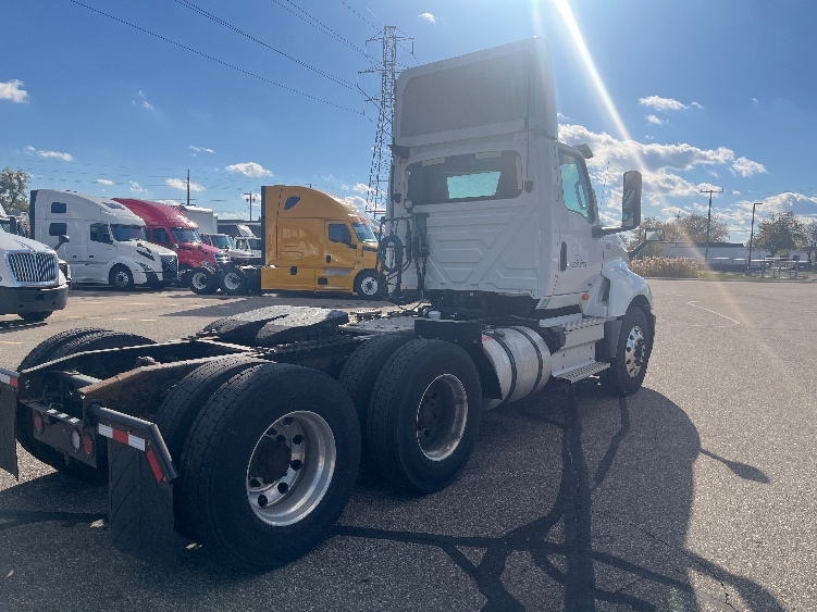 2019 International LT in Warren, MI — photo 7