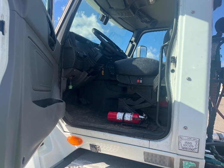 2019 International LT in Warren, MI — photo 9