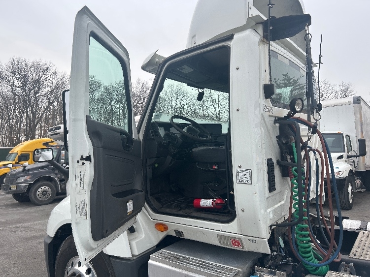 2019 International LT in Cranbury, NJ — photo 9