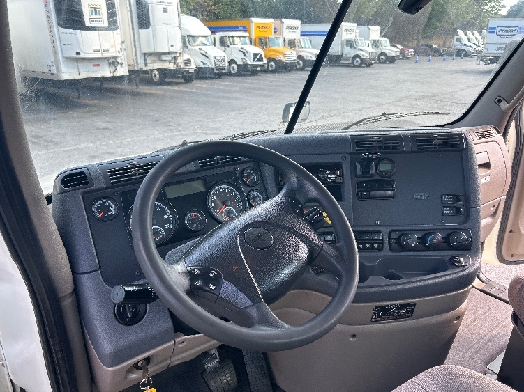 2019 Freightliner Cascadia in Duluth, GA — photo 10