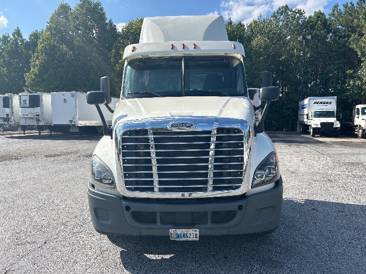 2019 Freightliner Cascadia in Duluth, GA — photo 2