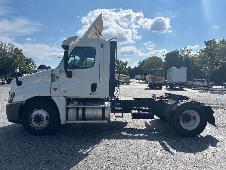 2019 Freightliner Cascadia in Duluth, GA — photo 4