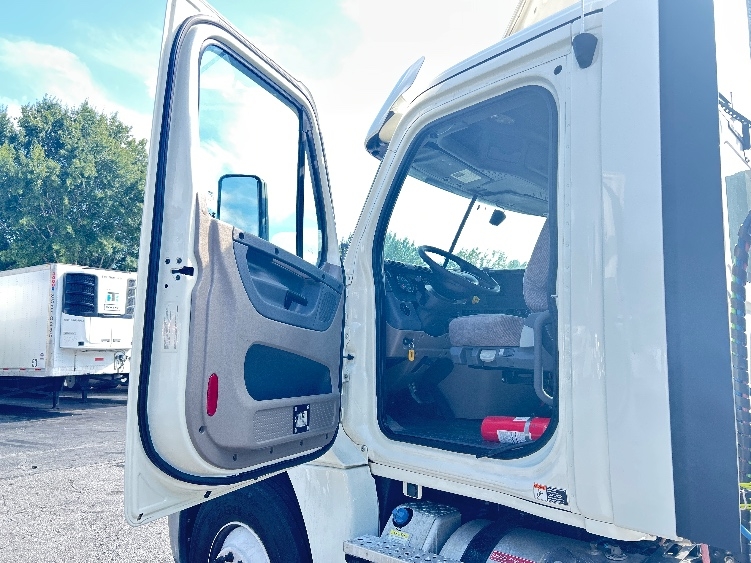 2019 Freightliner Cascadia in Duluth, GA — photo 9