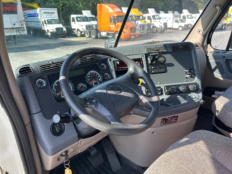 2019 Freightliner Cascadia in Duluth, GA — photo 10