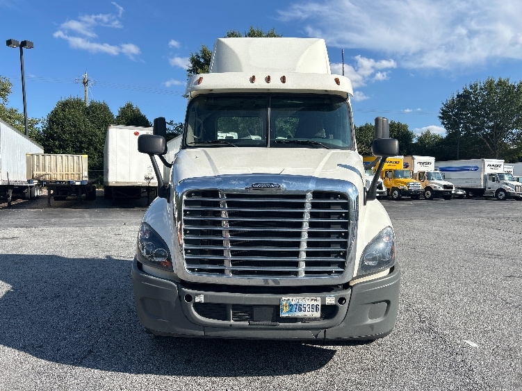 2019 Freightliner Cascadia in Duluth, GA — photo 2
