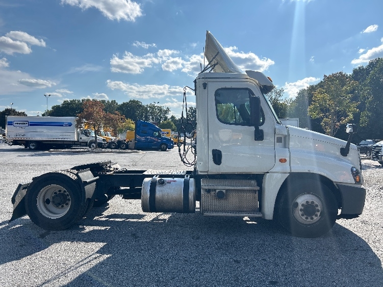 2019 Freightliner Cascadia in Duluth, GA — photo 8