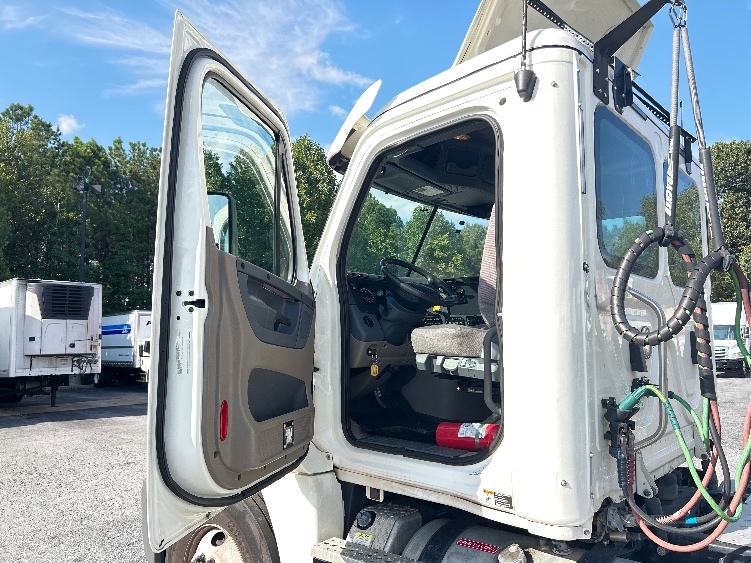 2019 Freightliner Cascadia in Duluth, GA — photo 9