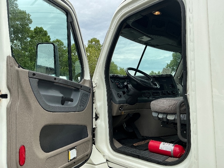 2019 Freightliner Cascadia in Piqua, OH — photo 9