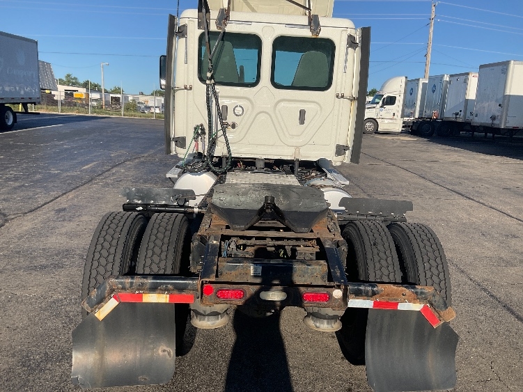 2019 Freightliner Cascadia in Piqua, OH — photo 6