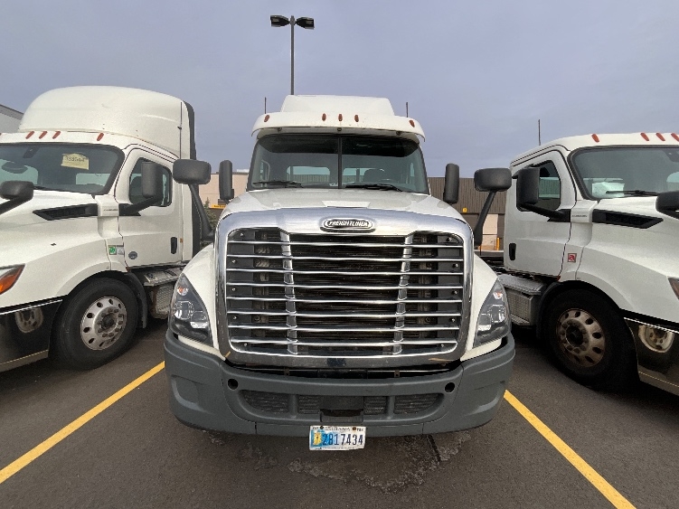 2019 Freightliner in Milwaukee, WI — photo 2