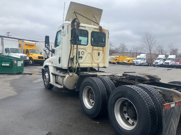 2019 Freightliner Cascadia in Fitchburg, MA — photo 5