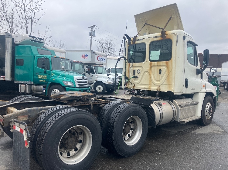 2019 Freightliner Cascadia in Fitchburg, MA — photo 7