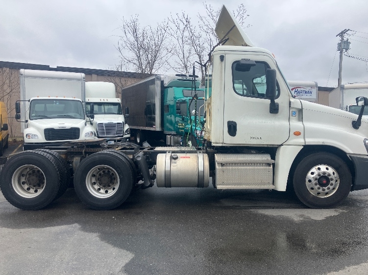 2019 Freightliner Cascadia in Fitchburg, MA — photo 8