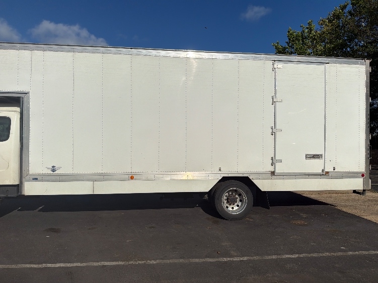 2023 Freightliner eM2 in Capitol Heights, MD — photo 4