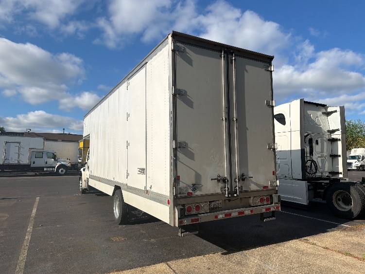 2023 Freightliner eM2 in Capitol Heights, MD — photo 6
