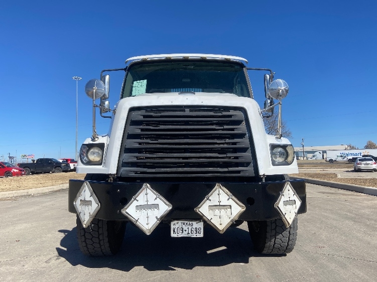 2019 Freightliner 114SD in San Antonio, TX — photo 2