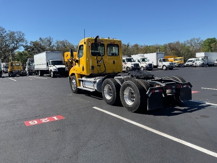2019 Freightliner Cascadia in Tampa, FL — photo 5