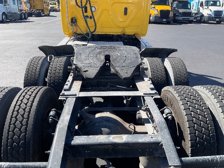 2019 Freightliner Cascadia in Tampa, FL — photo 6