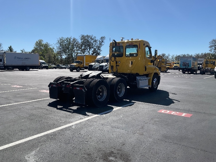 2019 Freightliner Cascadia in Tampa, FL — photo 7